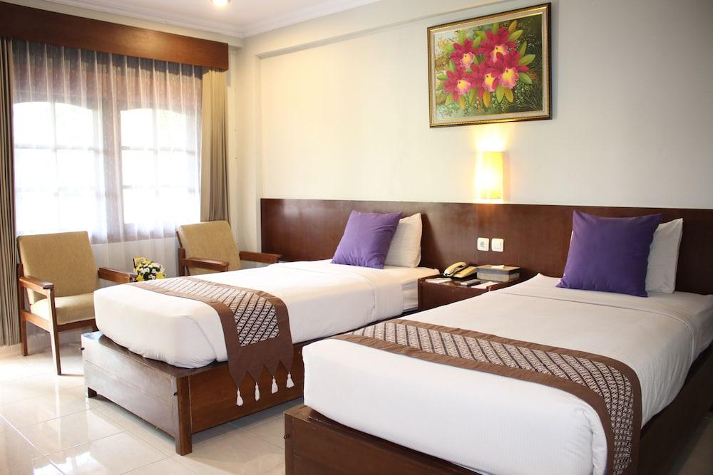 Cakra Kembang Hotel Kejayan Extérieur photo