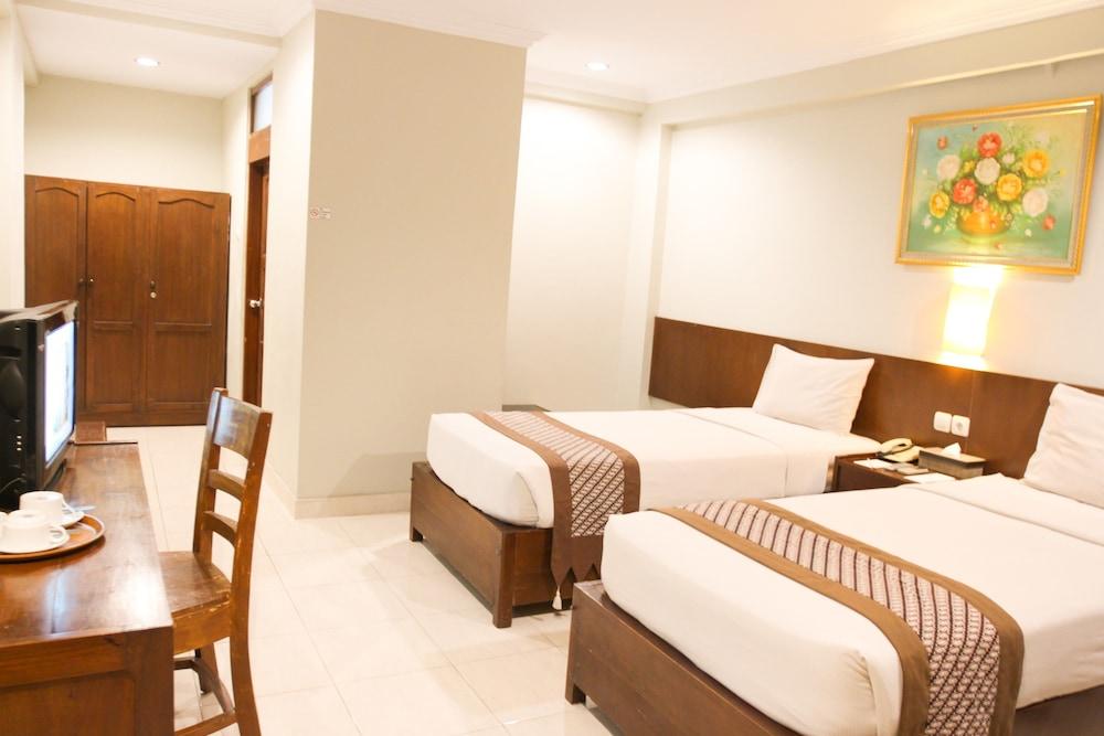 Cakra Kembang Hotel Kejayan Extérieur photo