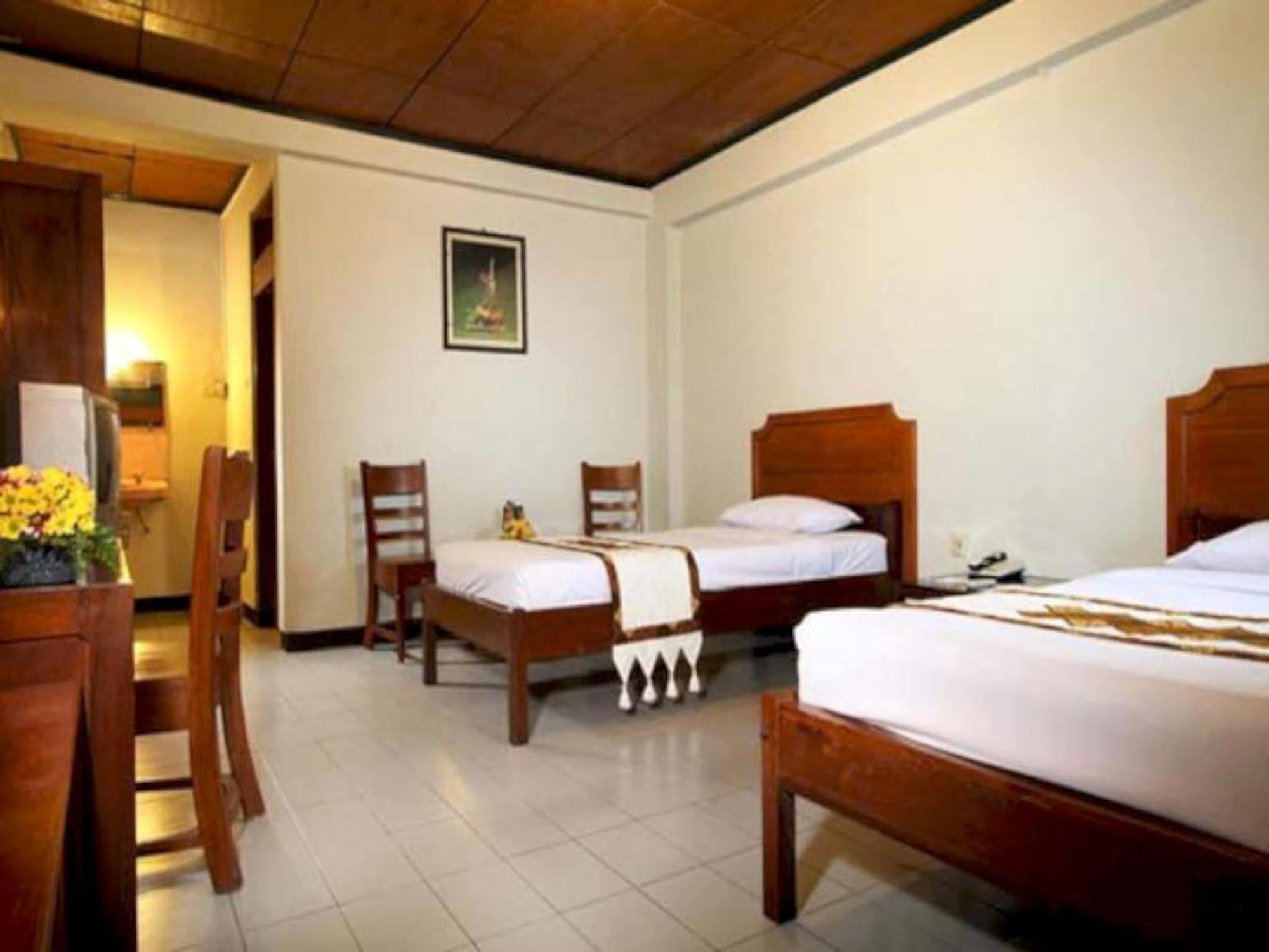 Cakra Kembang Hotel Kejayan Extérieur photo
