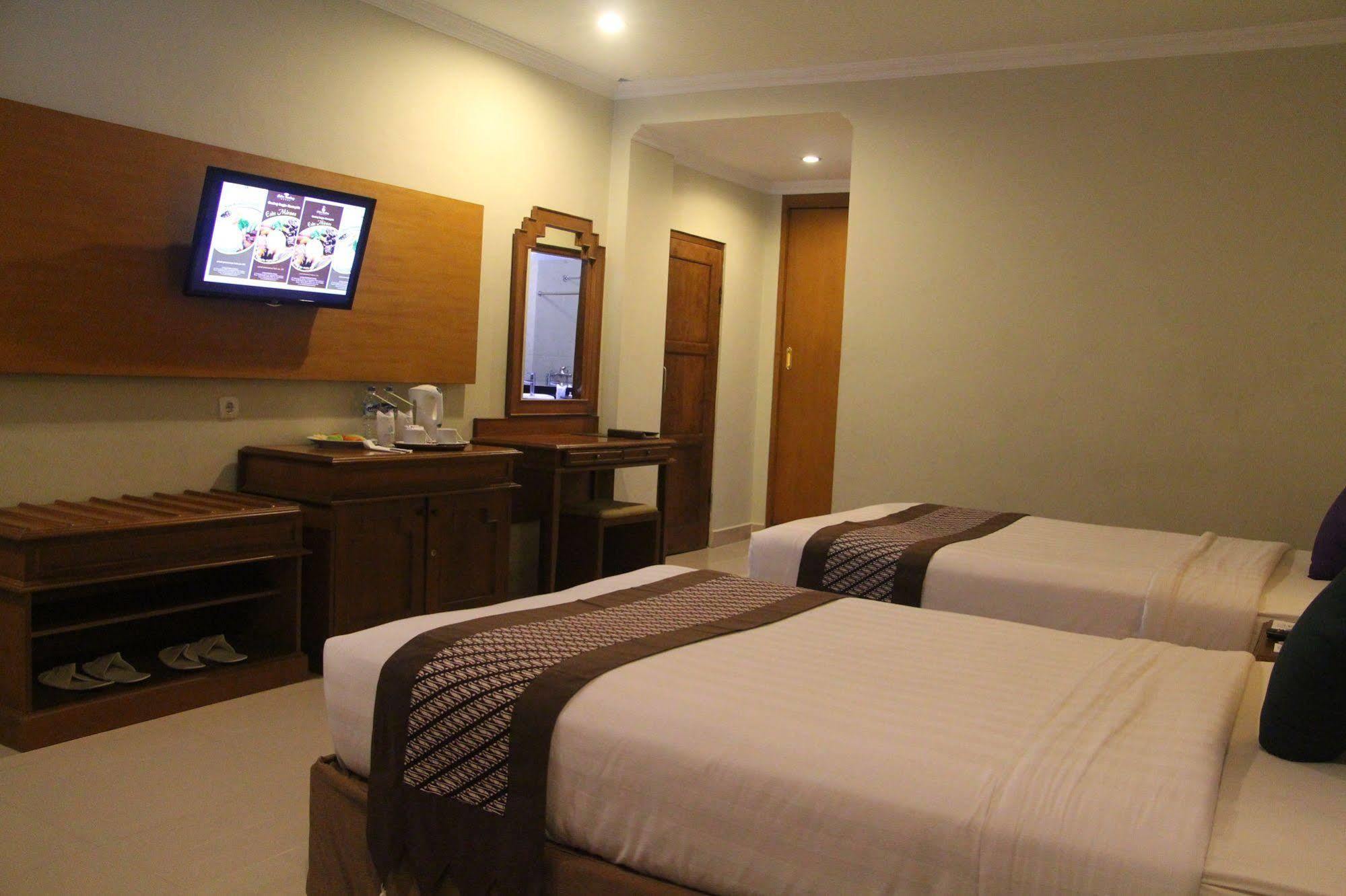 Cakra Kembang Hotel Kejayan Extérieur photo