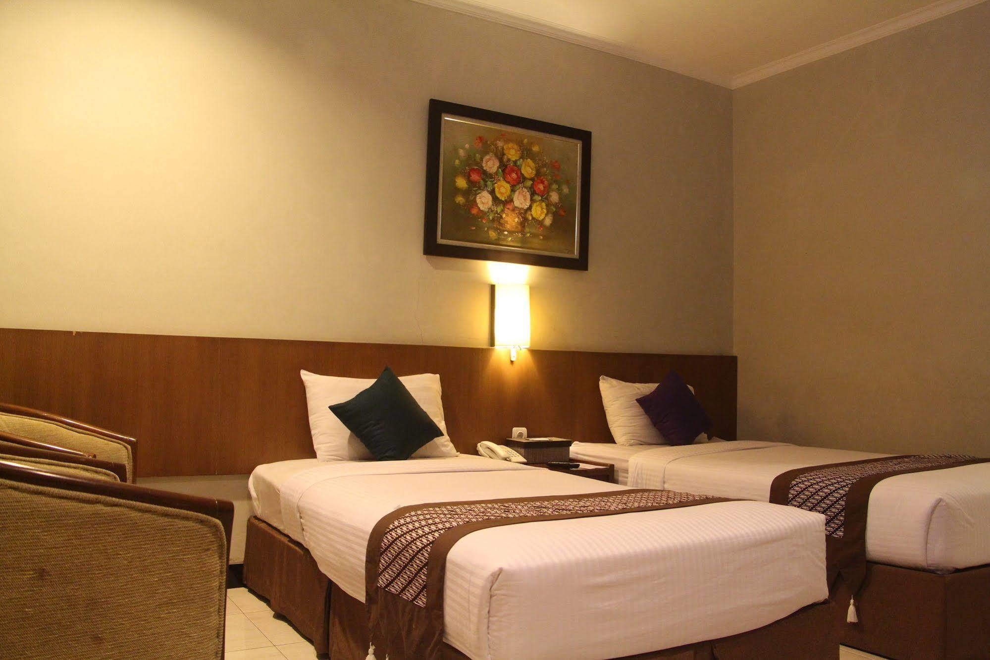 Cakra Kembang Hotel Kejayan Extérieur photo