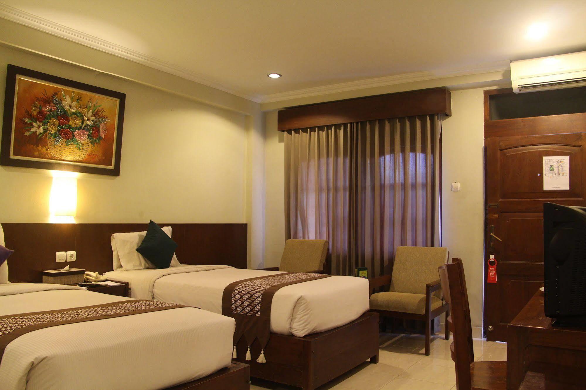 Cakra Kembang Hotel Kejayan Extérieur photo
