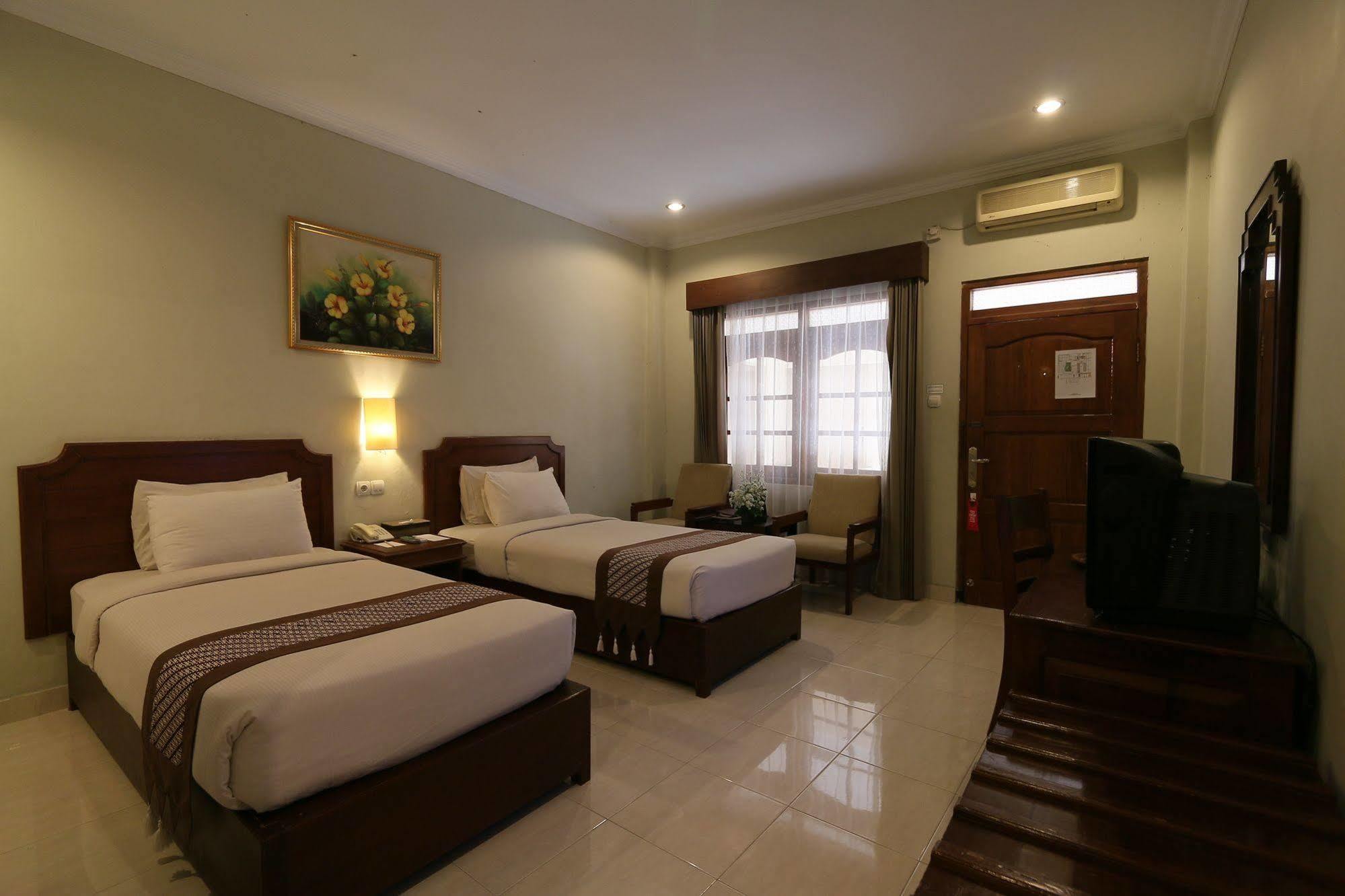 Cakra Kembang Hotel Kejayan Extérieur photo